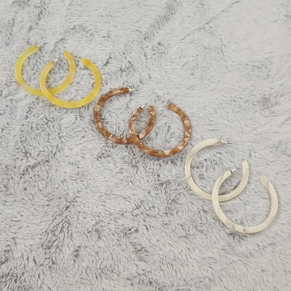 HOOP earring set. Plastic lightweight. - Picture 1 of 8